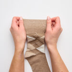 Lade das Bild in den Galerie-Viewer, 3 Paar Damen-Baumwollsocken im Highlands-Argyle-Muster - Braun
