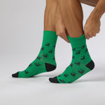 Laden und Abspielen von Videos im Galerie-Viewer, 3 Paar Fun Feet Weihnachtssocken für Herren – Festliche Symbole
