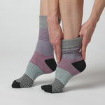 Laden und Abspielen von Videos im Galerie-Viewer, 3 Paar Damen-Baumwollsocken - Gemischte schwarze Streifen
