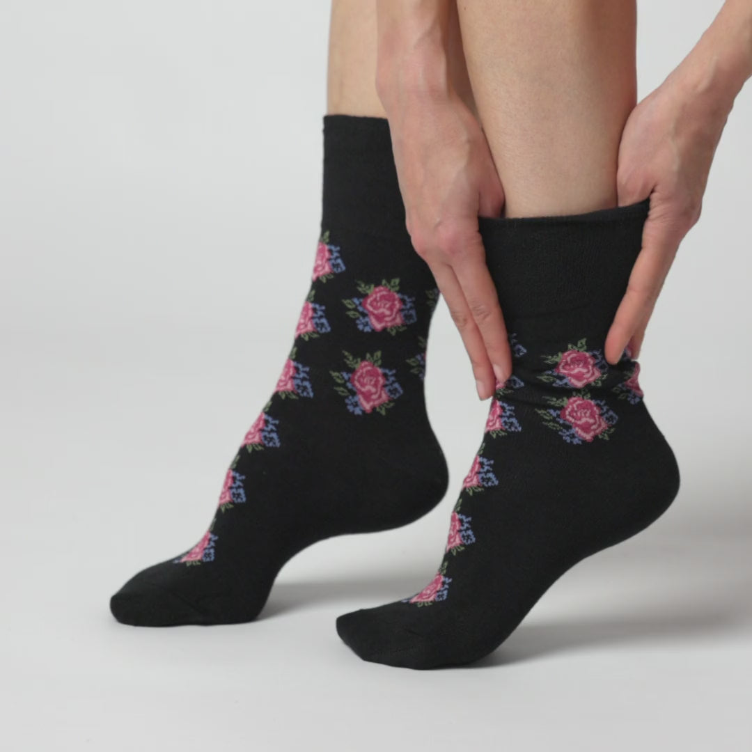 3 Pairs Ladies Cotton Socks - Black Rose