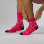 Laden und Abspielen von Videos im Galerie-Viewer, 3 Paar Fun Feet Weihnachtssocken für Herren – Fairisle
