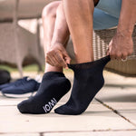 Lade das Bild in den Galerie-Viewer, 3 Paar gepolsterte Diabetiker-Trainersocken – Schwarz
